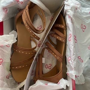 SO gladiator sandals size 7